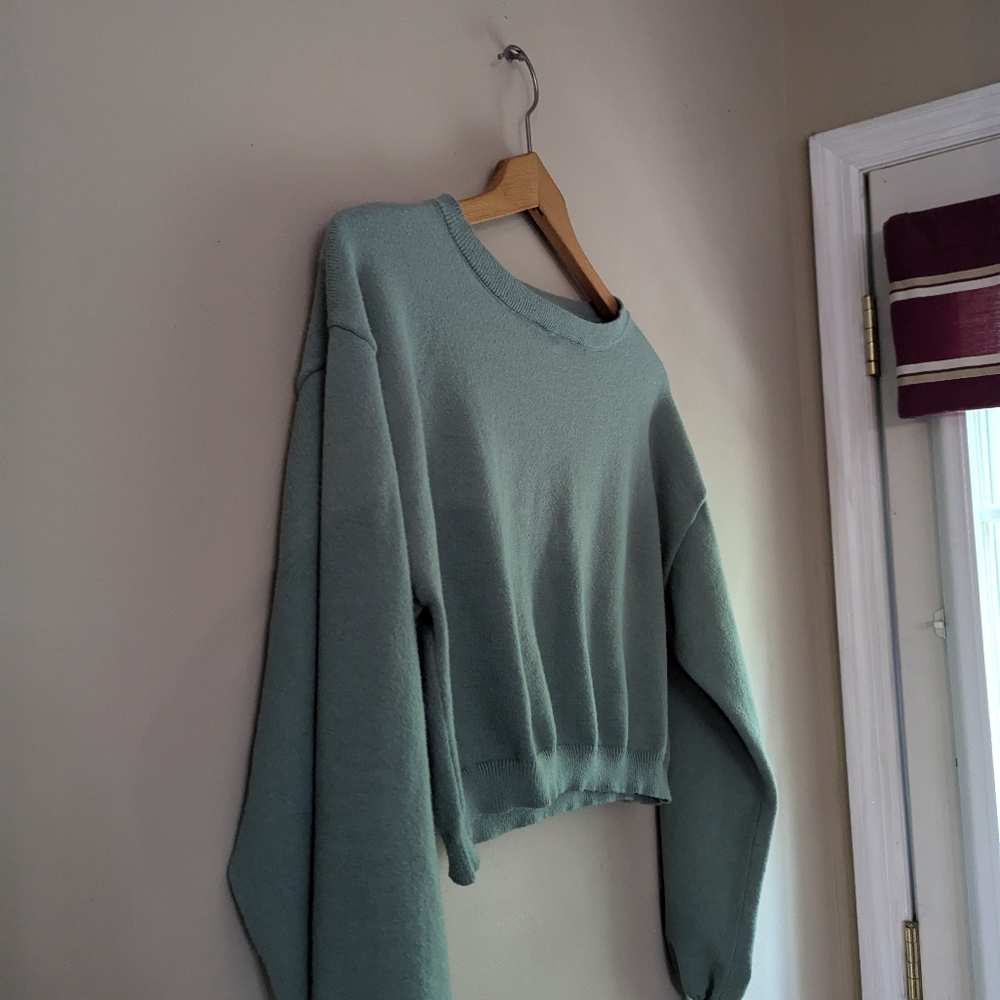 Forever 21 cropped sweatshirt - Picture 2 of 5